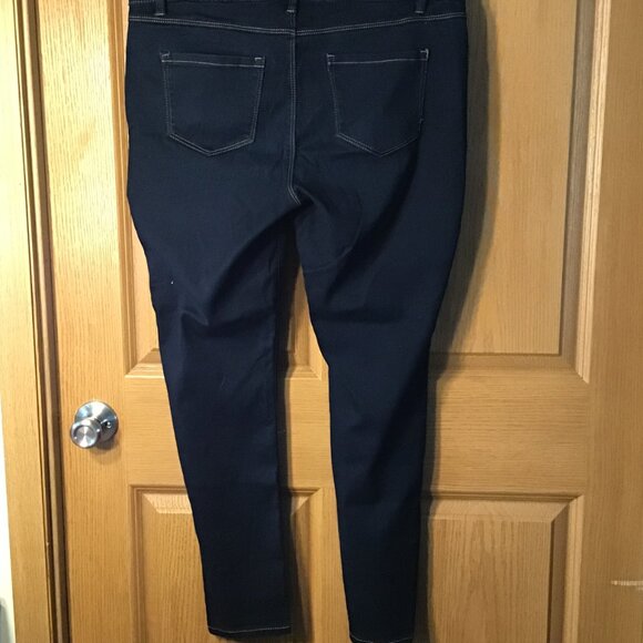 D. Jeans - Picture 2 of 2